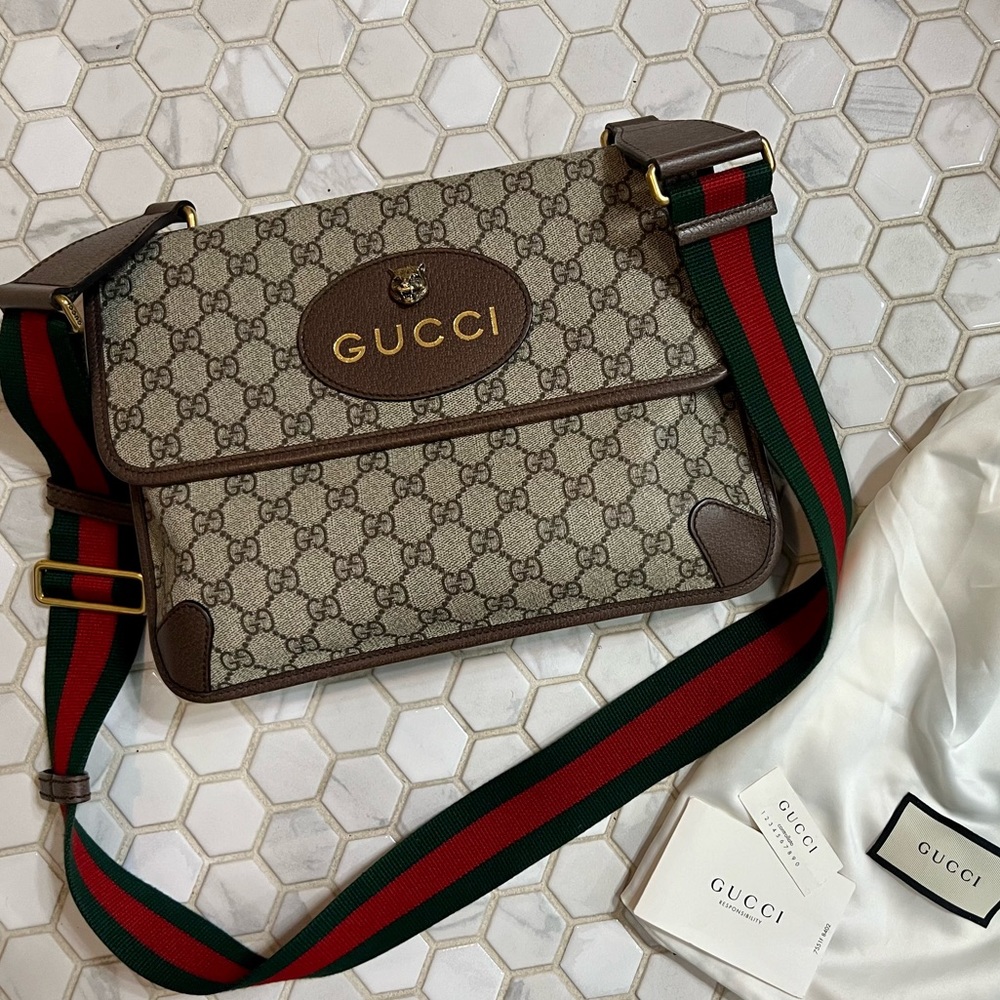 Gucci Neo Messenger Bag (medium size)